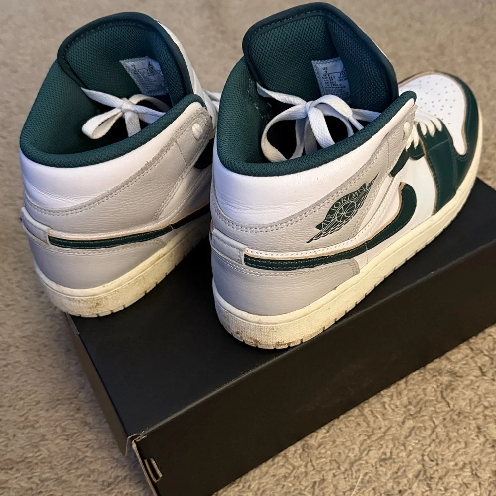 Nike Air Jordan 1 Mid SE Sneaker White Green Grey men's size 9